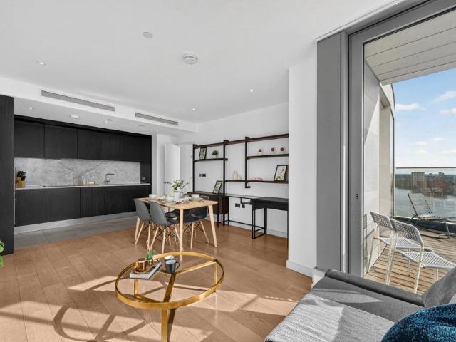 Flat for sale in Blackwall, Greater London