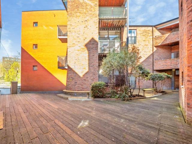 Flat for sale in City Centre, Calderstones