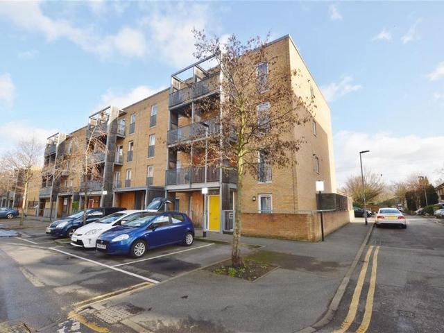Flat for sale in Little Ilford, Greater London
