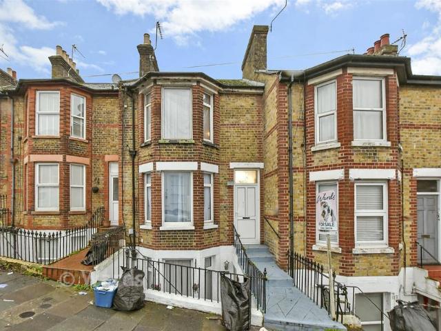 Flat for sale in East Cliff, Thanet