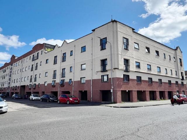 Flat for sale in Ibroxholm, Ibrox