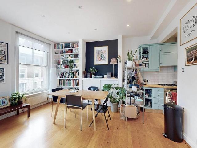 Flat for sale in Highbury, Greater London