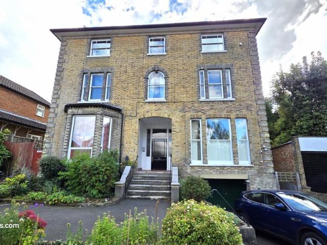 Flat for sale in New Barnet, Greater London