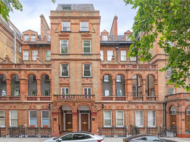 Flat for sale in South Kensington, Greater London