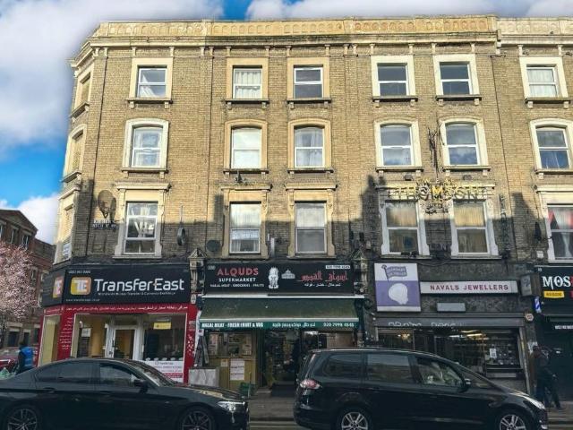 Flat for sale in Kilburn, Greater London