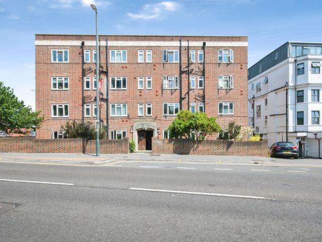 Flat for sale in West Cliff, Bournemouth