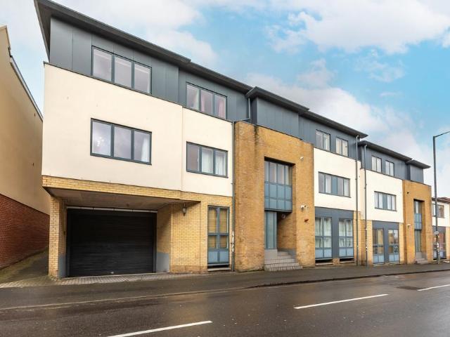 Flat for sale in Feckenham, City Of Bristol