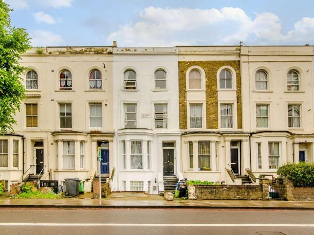 Flat for sale in London Borough of Islington, Greater London