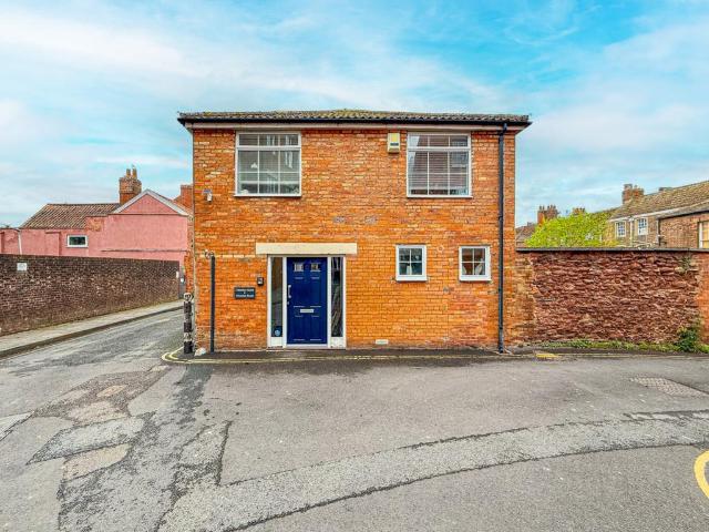 Flat for sale in Bridgwater, Somerset