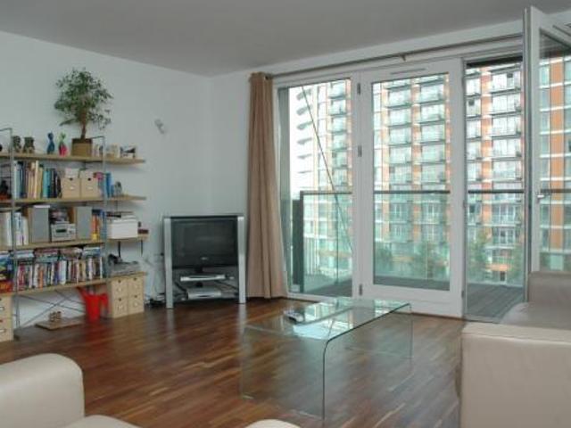 Flat for sale in Greenwich Peninsula, Greater London