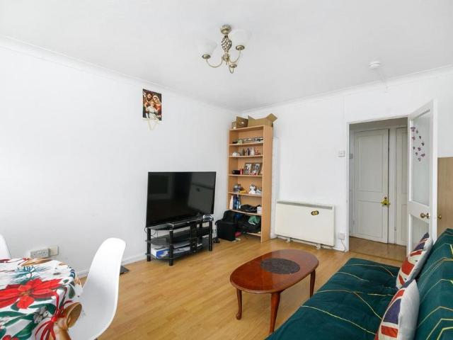 Flat for sale in Thames View, Cat Hill