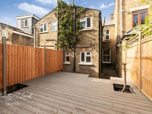 Flat for sale in Herne Hill, Greater London