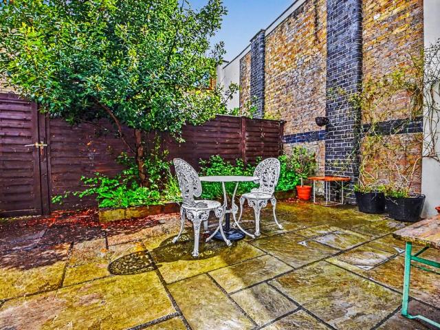 Flat for sale in Archway, Greater London