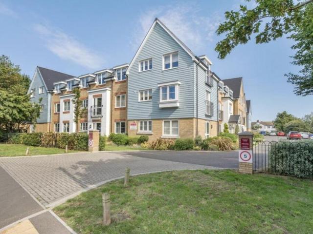 Flat for sale in Middle Deal, Ash