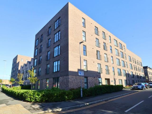 Flat for sale in Stretford, Trafford