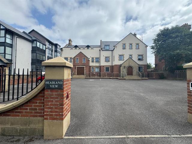 Flat for sale in South Cliff, Kepwick
