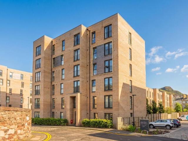 Flat for sale in Meadowbank, Scotland