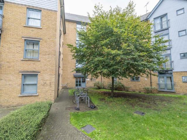 Flat for sale in Harbledown, Canterbury