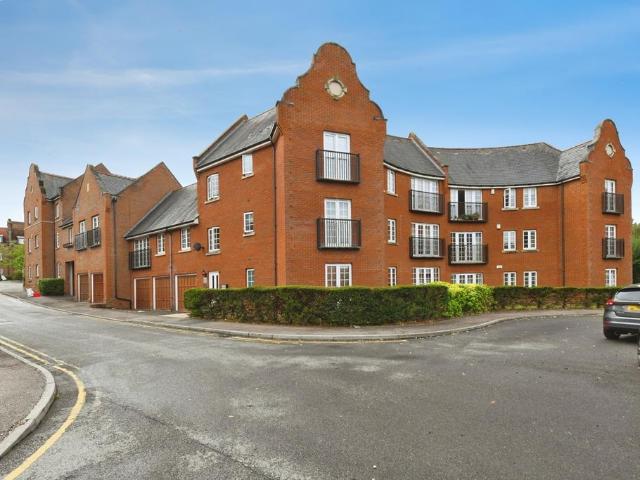 Flat for sale in Clements Park, Brentwood