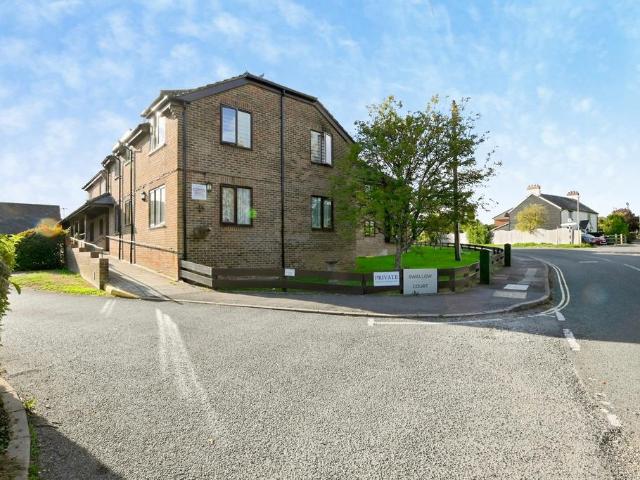 Flat for sale in Clanfield, East Hampshire