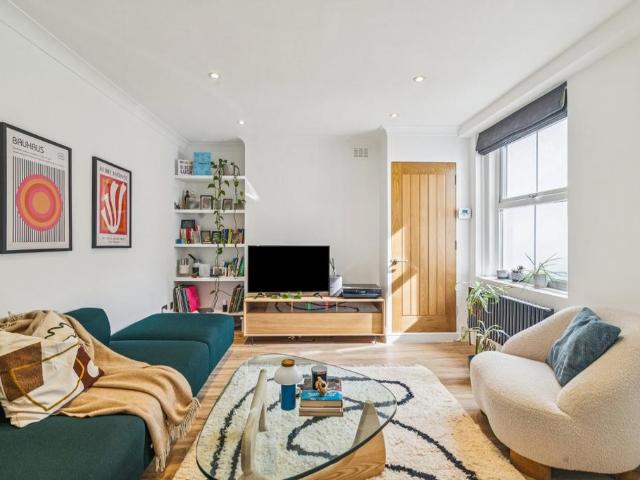 Flat for sale in Wandsworth, Greater London
