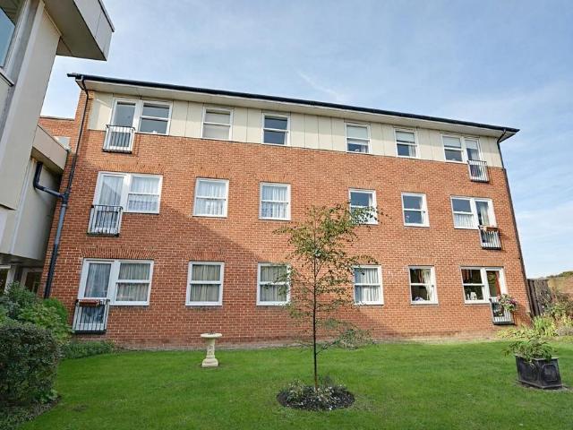 Flat for sale in Hertford, Colliers End
