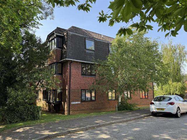 Flat for sale in Milford, Fole