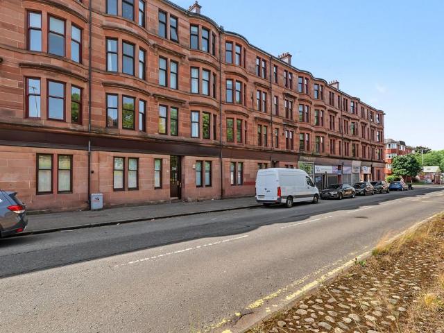 Flat for sale in Broomhill, Scotland
