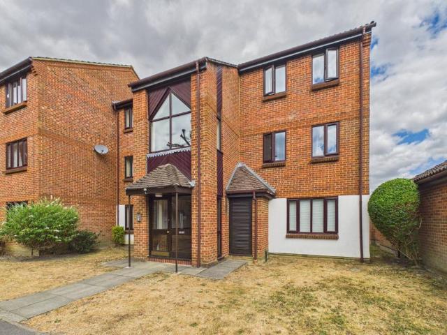 Flat for sale in Winkfield