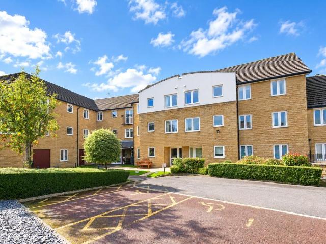 Flat for sale in Tranmere Park, Guiseley