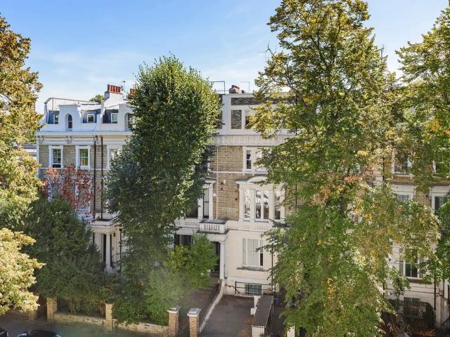 Flat for sale in Royal Borough of Kensington and Chelsea, Greater London