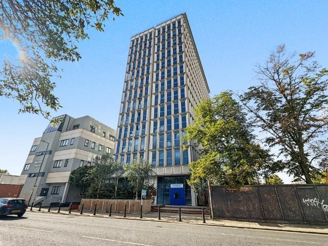 Flat for sale in Cauldwell, Bedford