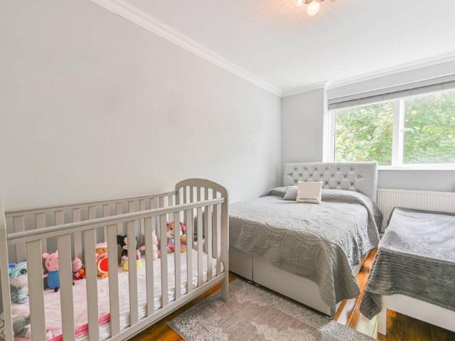 Flat for sale in Oval, Cat Hill