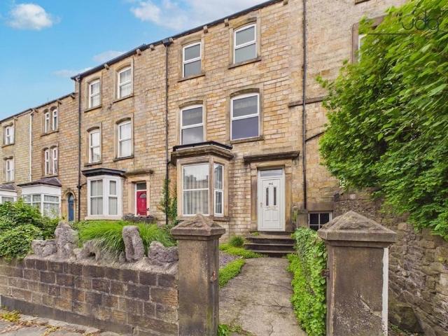 Flat for sale in Greaves, Bare