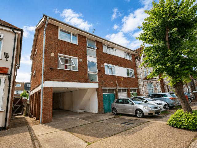 Flat for sale in Sudbury, Greater London