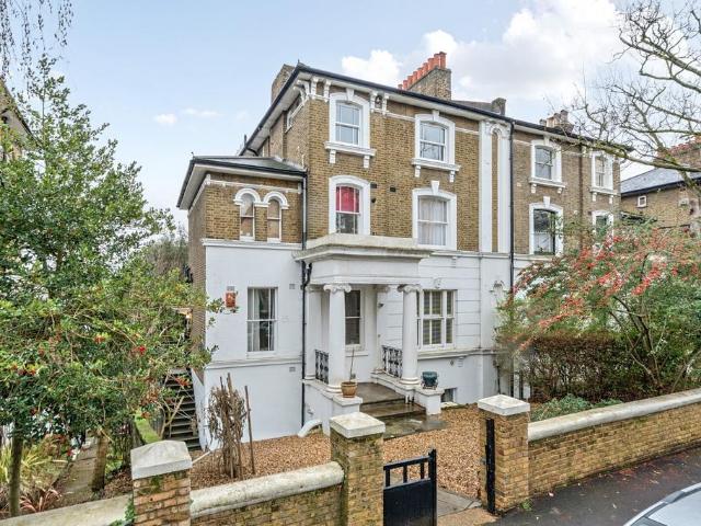 Flat for sale in London Borough of Lewisham, Blackheath