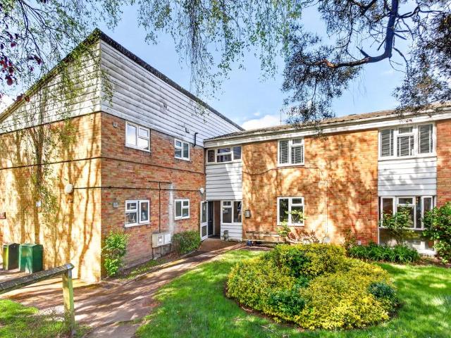Flat for sale in Easthampstead, Bracknell