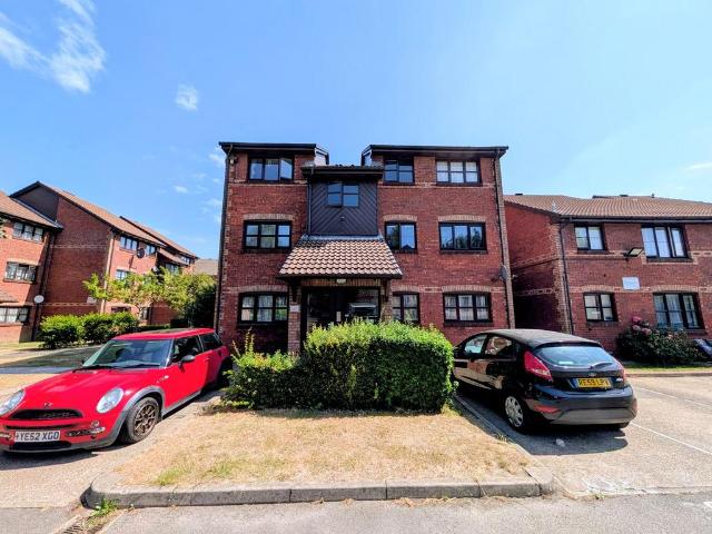 Flat for sale in London Borough of Merton, Mitcham