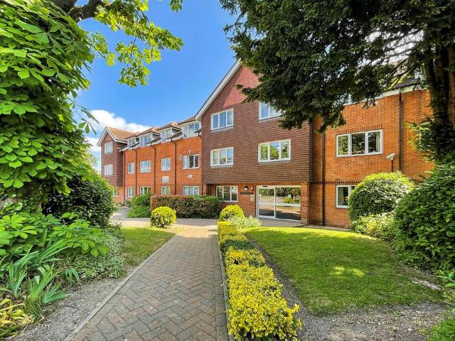 Flat for sale in King's Walden, Hertfordshire