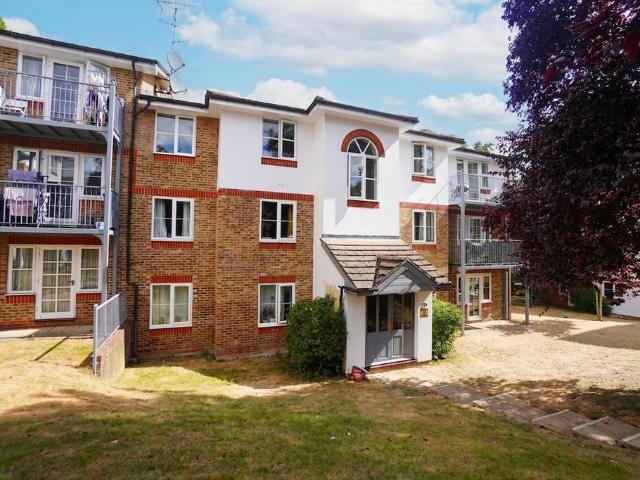 Flat for sale in Daws Hill, Cressex