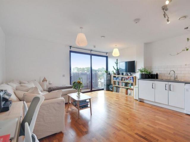 Flat for sale in London Borough of Lewisham, Deptford