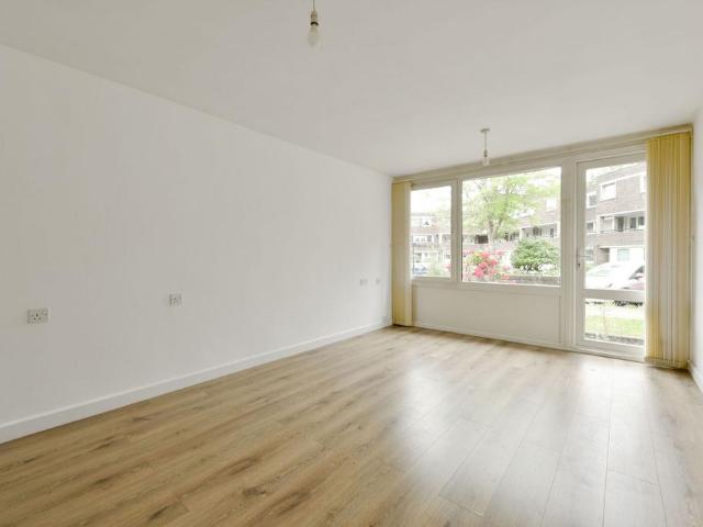 Flat for sale in London Borough of Hounslow, Greater London