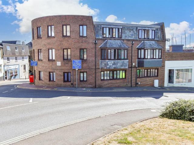 Flat for sale in Cowes, Isle Of Wight