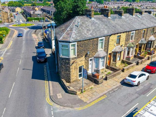 Flat for sale in Winewall, Higherford