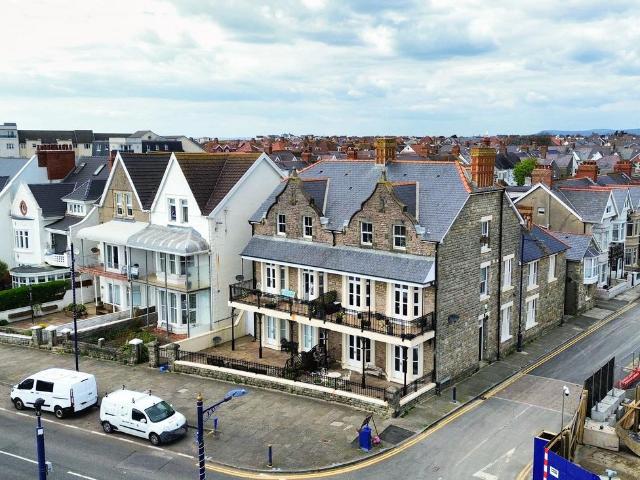Flat for sale in Porthcawl, Nottage