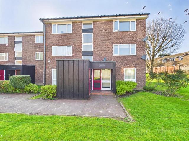 Flat for sale in London Borough of Croydon, Selsdon