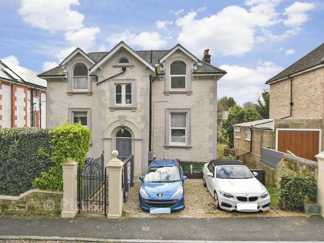 Flat for sale in Cowlease, Ventnor