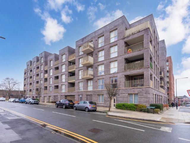 Flat for sale in Fishery, Maidenhead