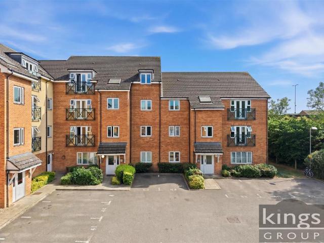 Flat for sale in Broxbourne, Hertfordshire
