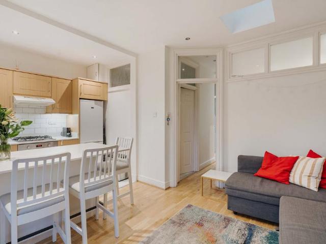 Flat for sale in South Hampstead, Greater London